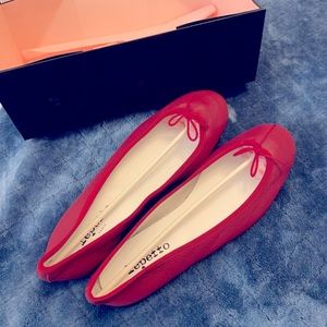 NWB Cendrillon Repetto red ballet flats.